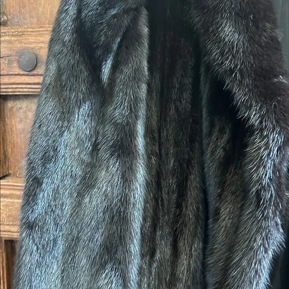 SAGA Mink Ranch Full Length Coat/ pockets, HENIG Furs, Excellent New Condition - Picture 3 of 13